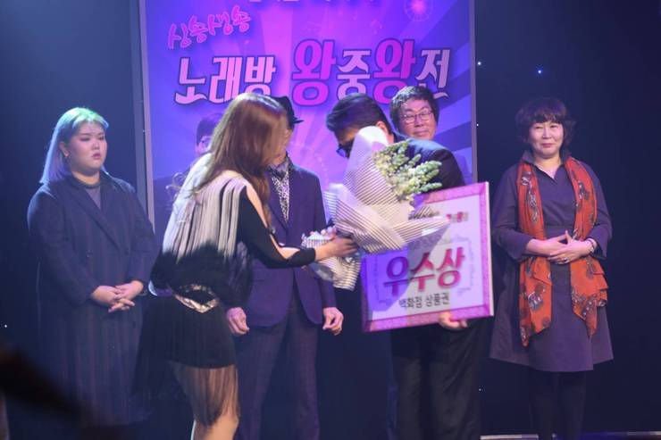 우수상 시상 모습입니다 