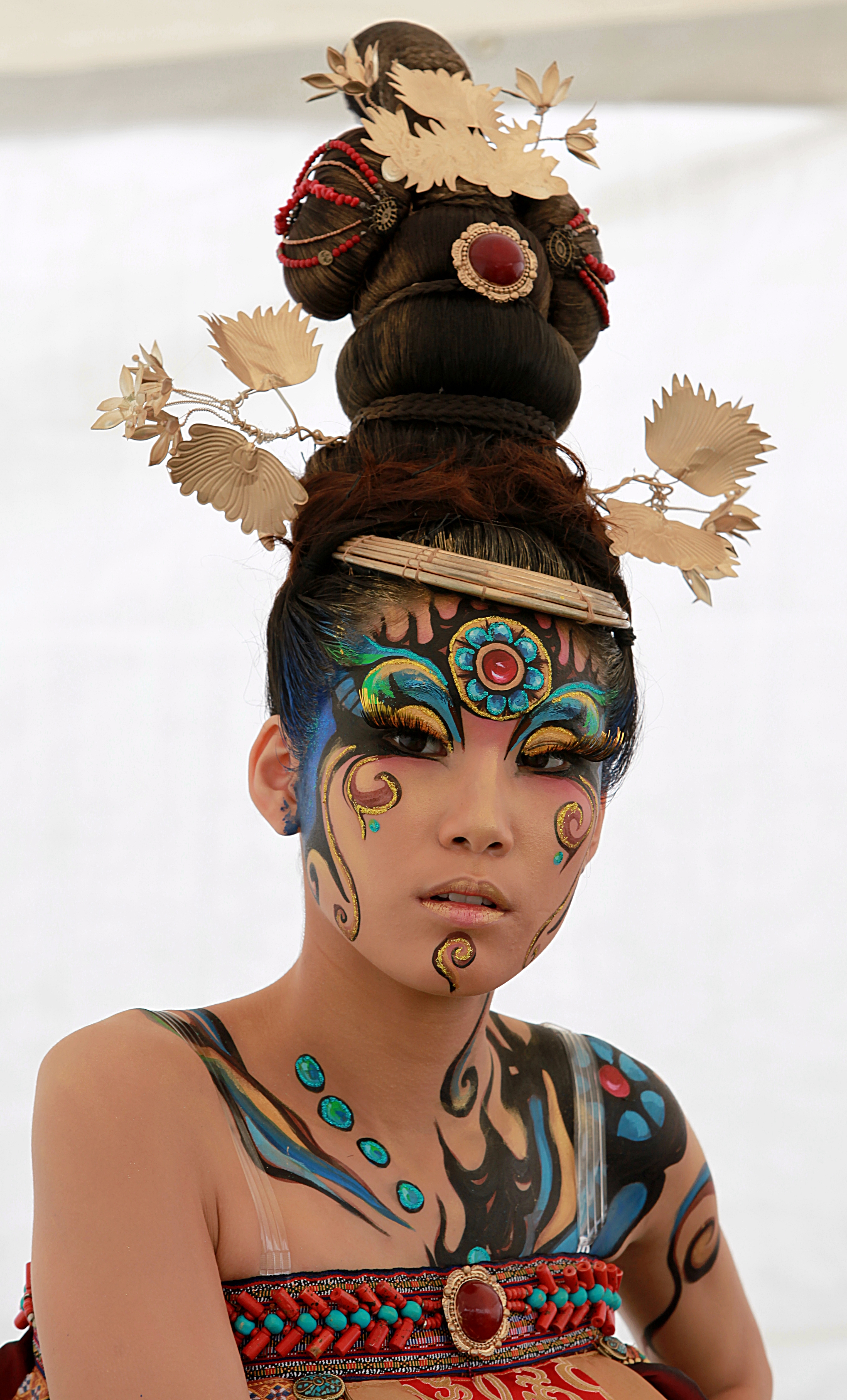 머리 장식이 올려졌어요..