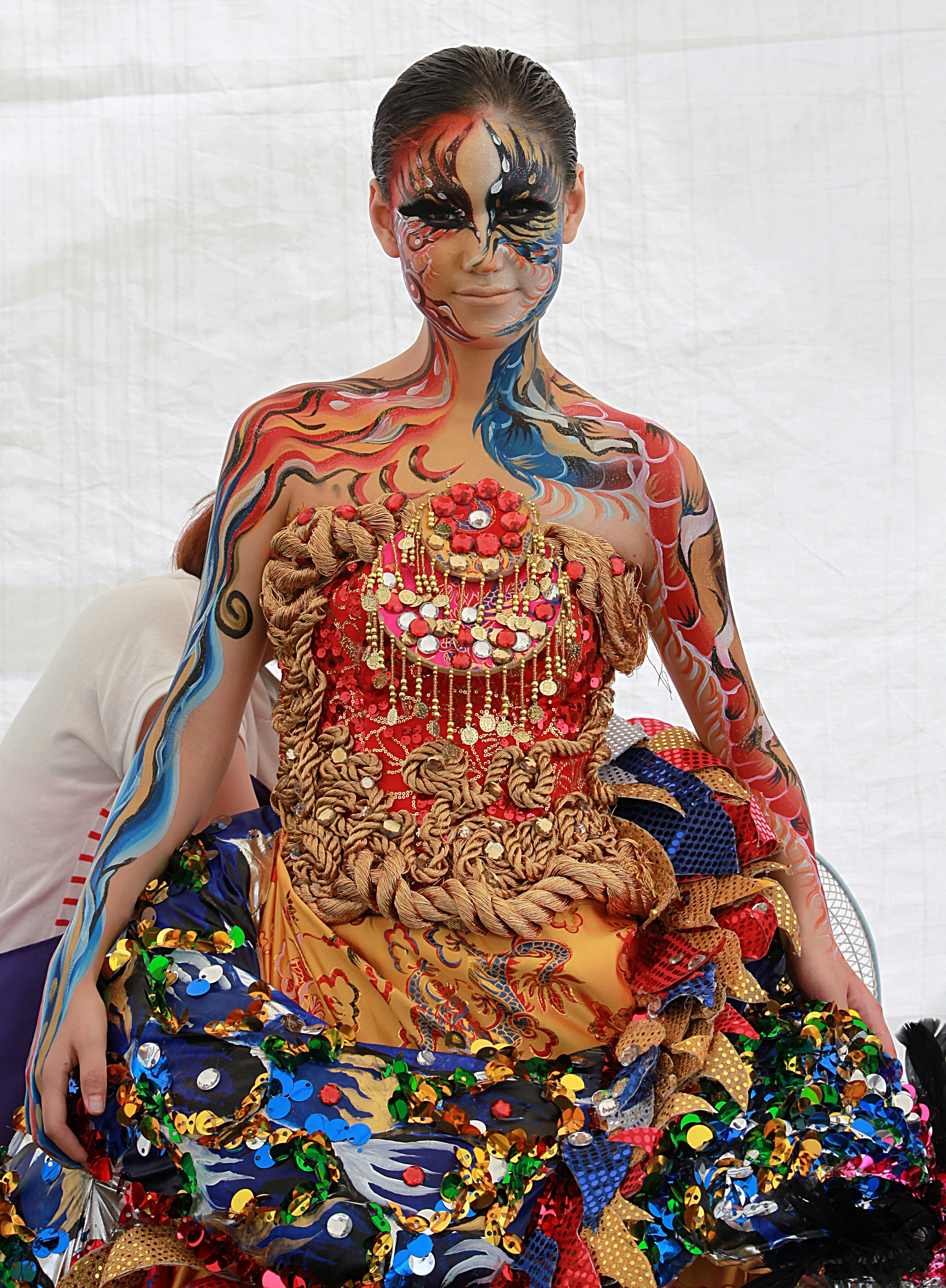 점점 화려해지는 모델분